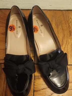 Preloved Bandolino Women's Black Patent Loafers with Bow
